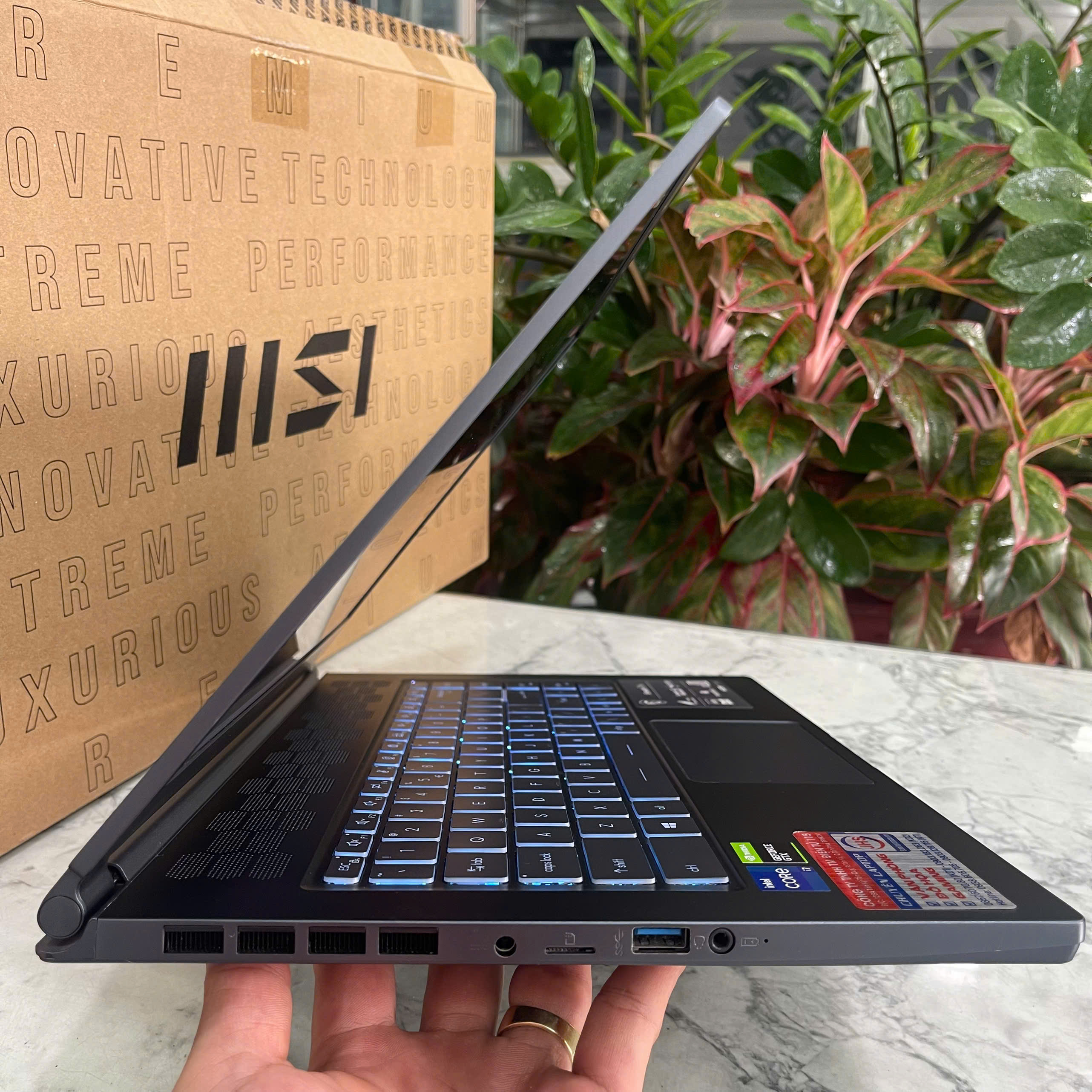 MSI Stealth 15M A11SDK Máy Likenew Core I7 -1185G7 Ram 16Gb Ssd 512Gb Màn Hình 15.6 Inch Fhd IPS 144Hz