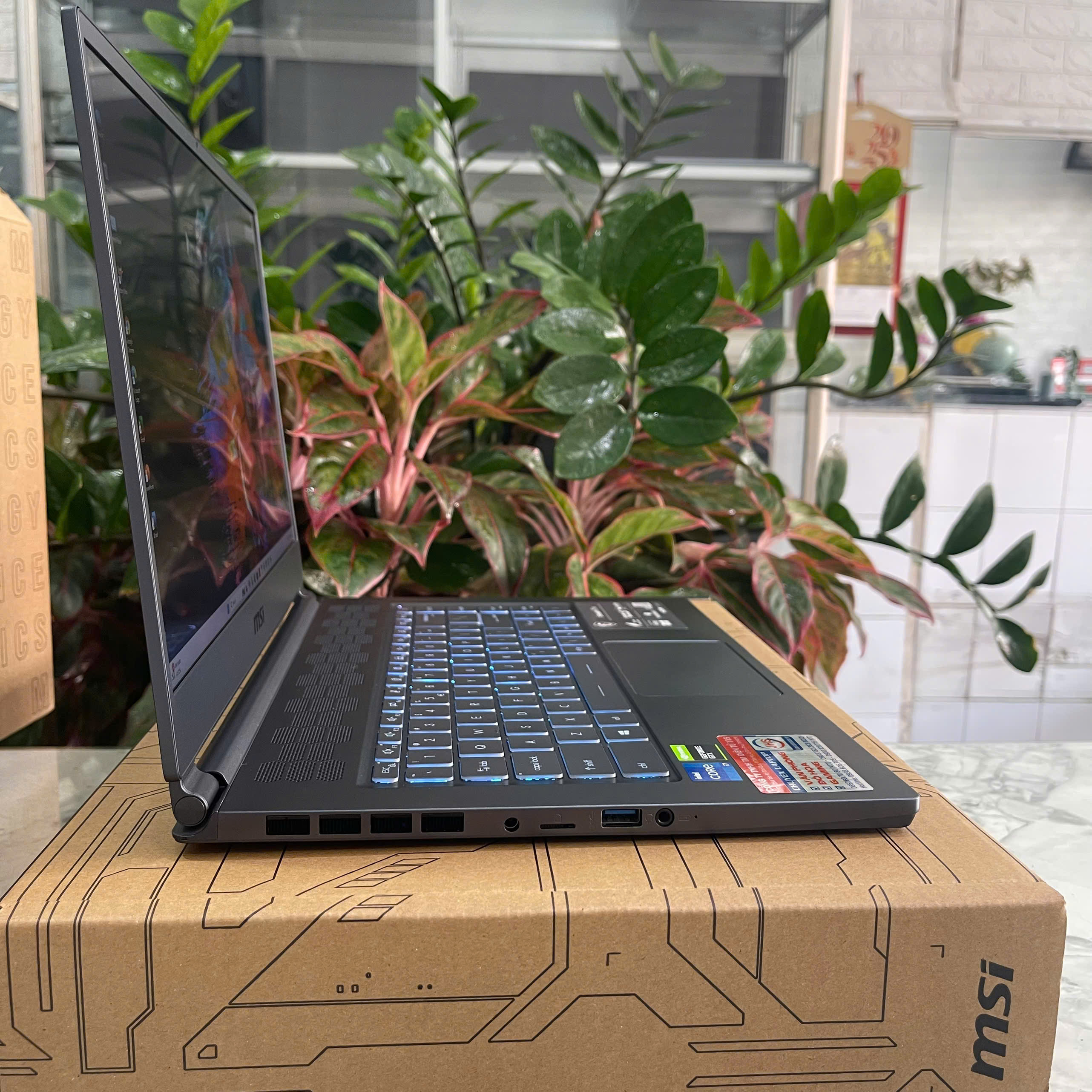 MSI Stealth 15M A11SDK Máy Likenew Core I7 -1185G7 Ram 16Gb Ssd 512Gb Màn Hình 15.6 Inch Fhd IPS 144Hz