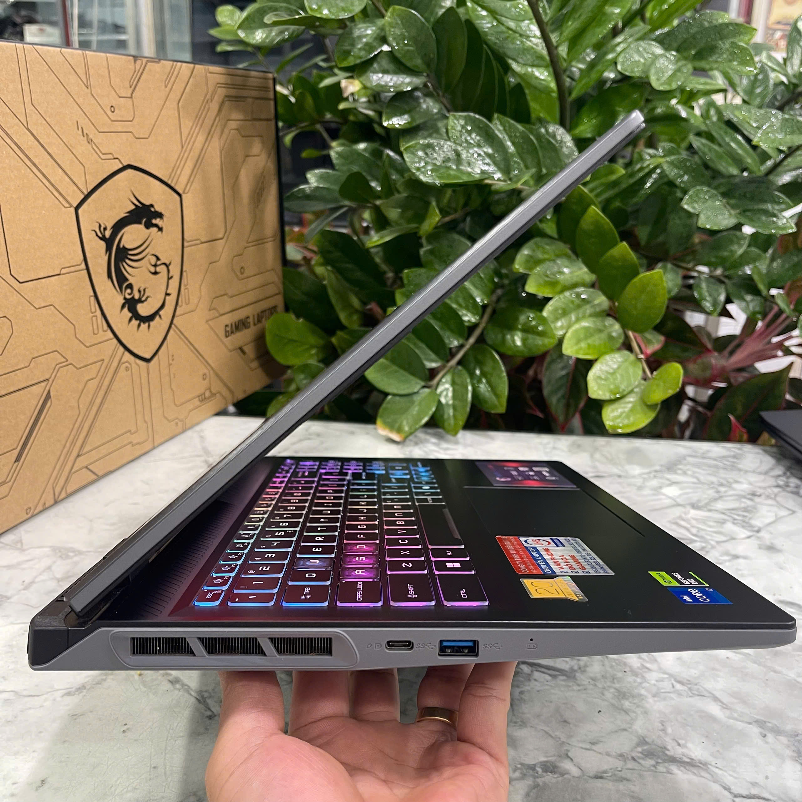  MSI Sword 16 HX B14VGKG (Máy LikeNew-BẢO HÀNH HÃNG) Core I7-14650HX  Ram 16GB Ssd 1TB Card RTX 4070 Màn Hình : 16 inch QHD+ 240Hz .PHIÊN BẢN GIỚI HẠN KỈ NIỆM 20 NĂM MSI 