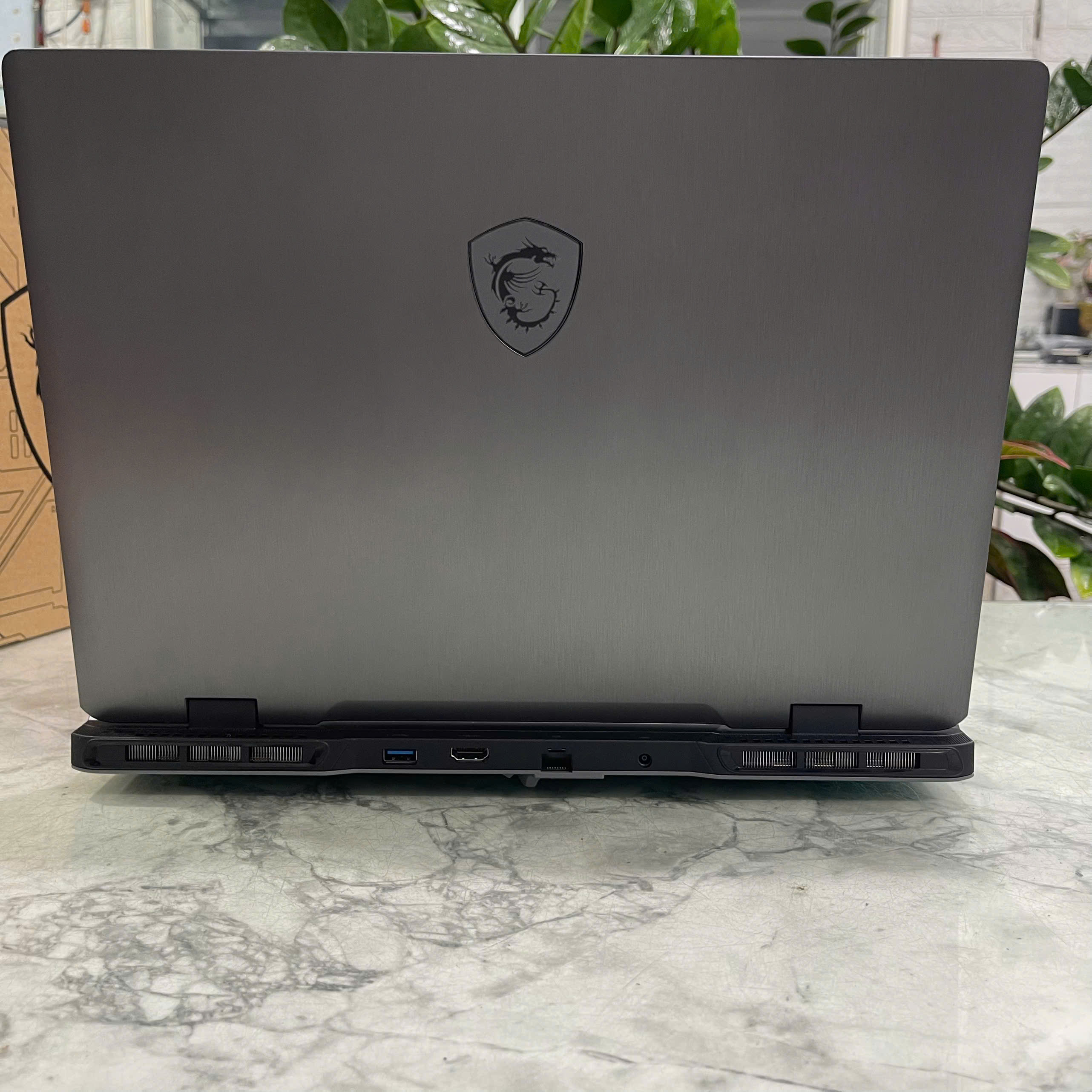  MSI Sword 16 HX B14VGKG (Máy LikeNew-BẢO HÀNH HÃNG) Core I7-14650HX  Ram 16GB Ssd 1TB Card RTX 4070 Màn Hình : 16 inch QHD+ 240Hz .PHIÊN BẢN GIỚI HẠN KỈ NIỆM 20 NĂM MSI 