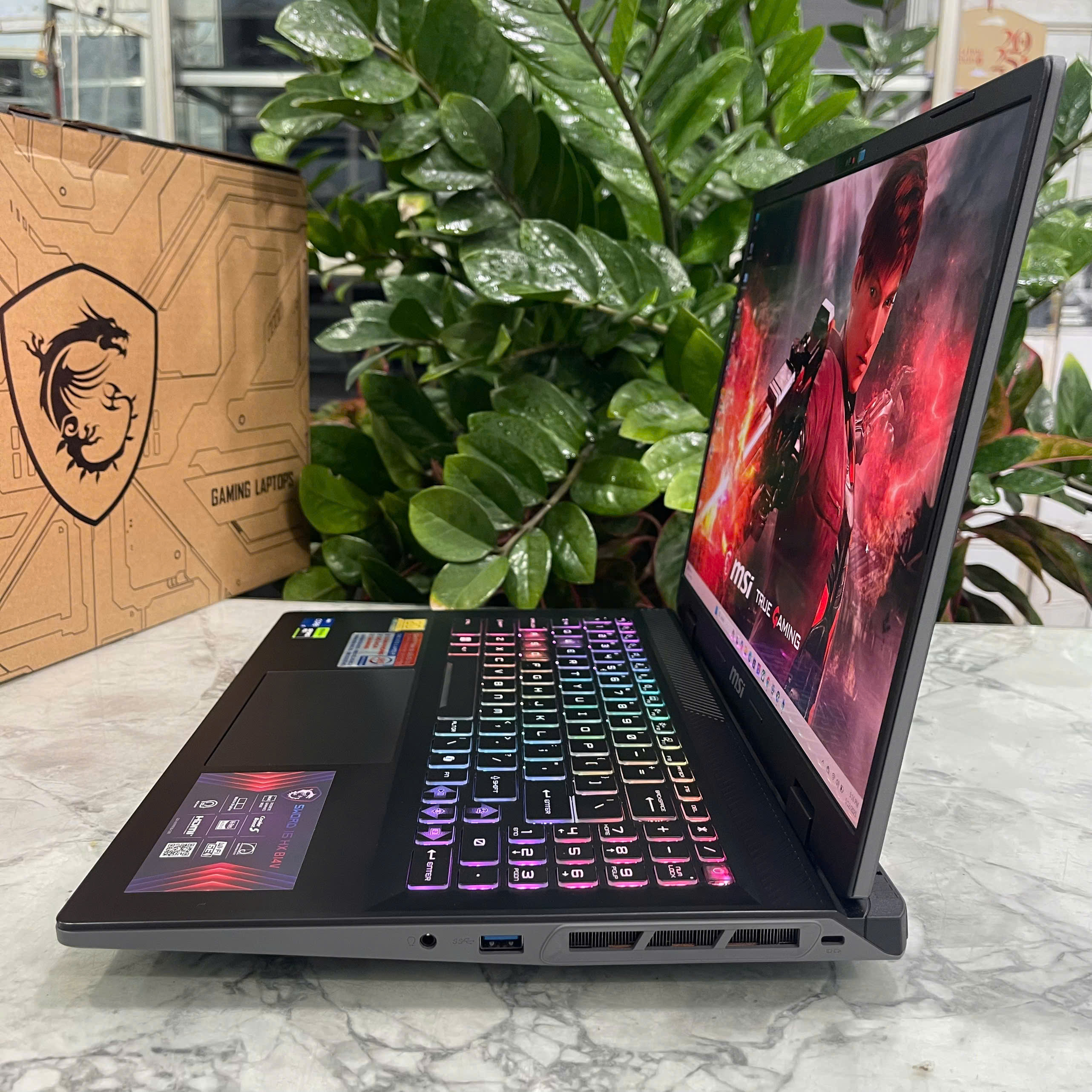  MSI Sword 16 HX B14VGKG (Máy LikeNew-BẢO HÀNH HÃNG) Core I7-14650HX  Ram 16GB Ssd 1TB Card RTX 4070 Màn Hình : 16 inch QHD+ 240Hz .PHIÊN BẢN GIỚI HẠN KỈ NIỆM 20 NĂM MSI 