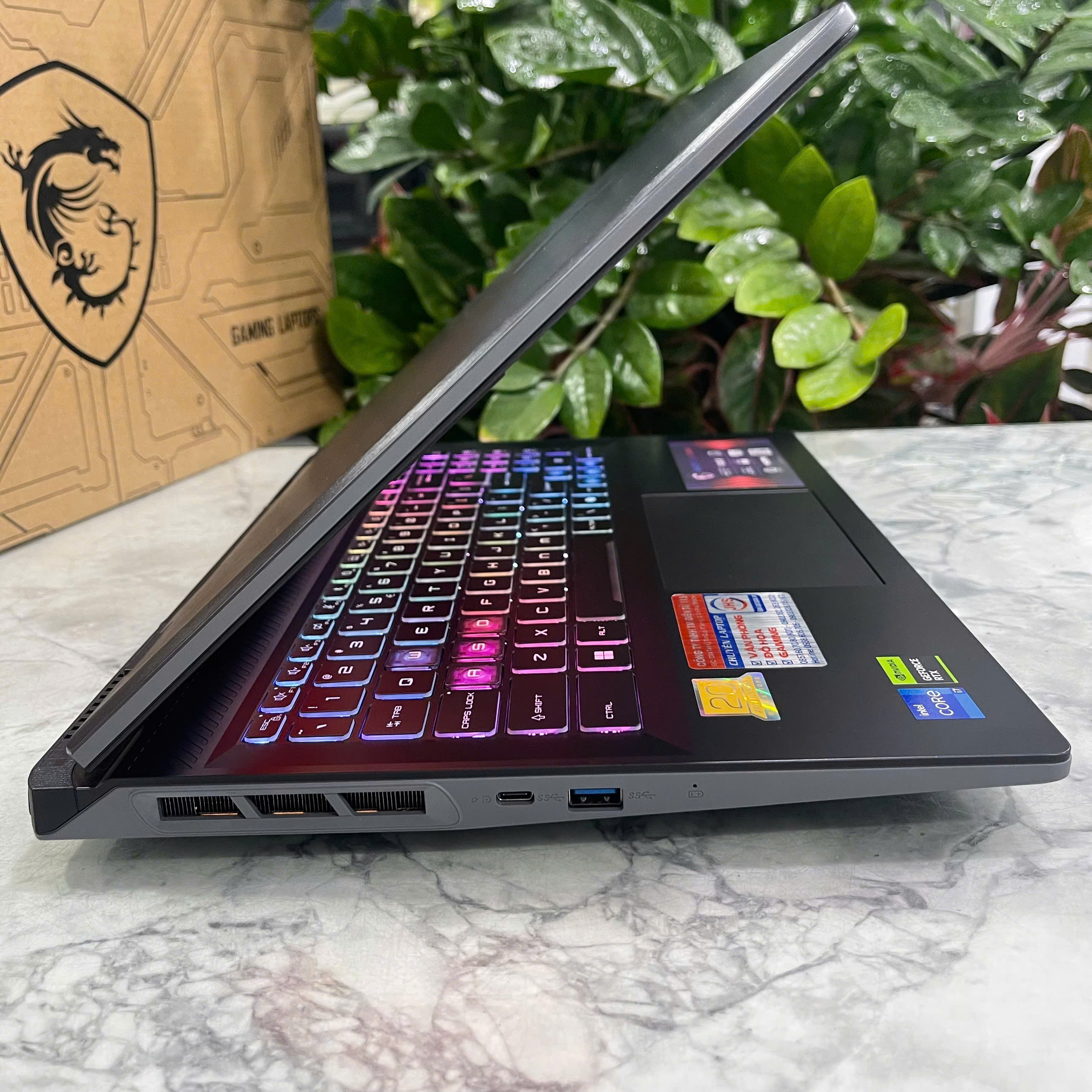  MSI Sword 16 HX B14VGKG (Máy LikeNew-BẢO HÀNH HÃNG) Core I7-14650HX  Ram 16GB Ssd 1TB Card RTX 4070 Màn Hình : 16 inch QHD+ 240Hz .PHIÊN BẢN GIỚI HẠN KỈ NIỆM 20 NĂM MSI 