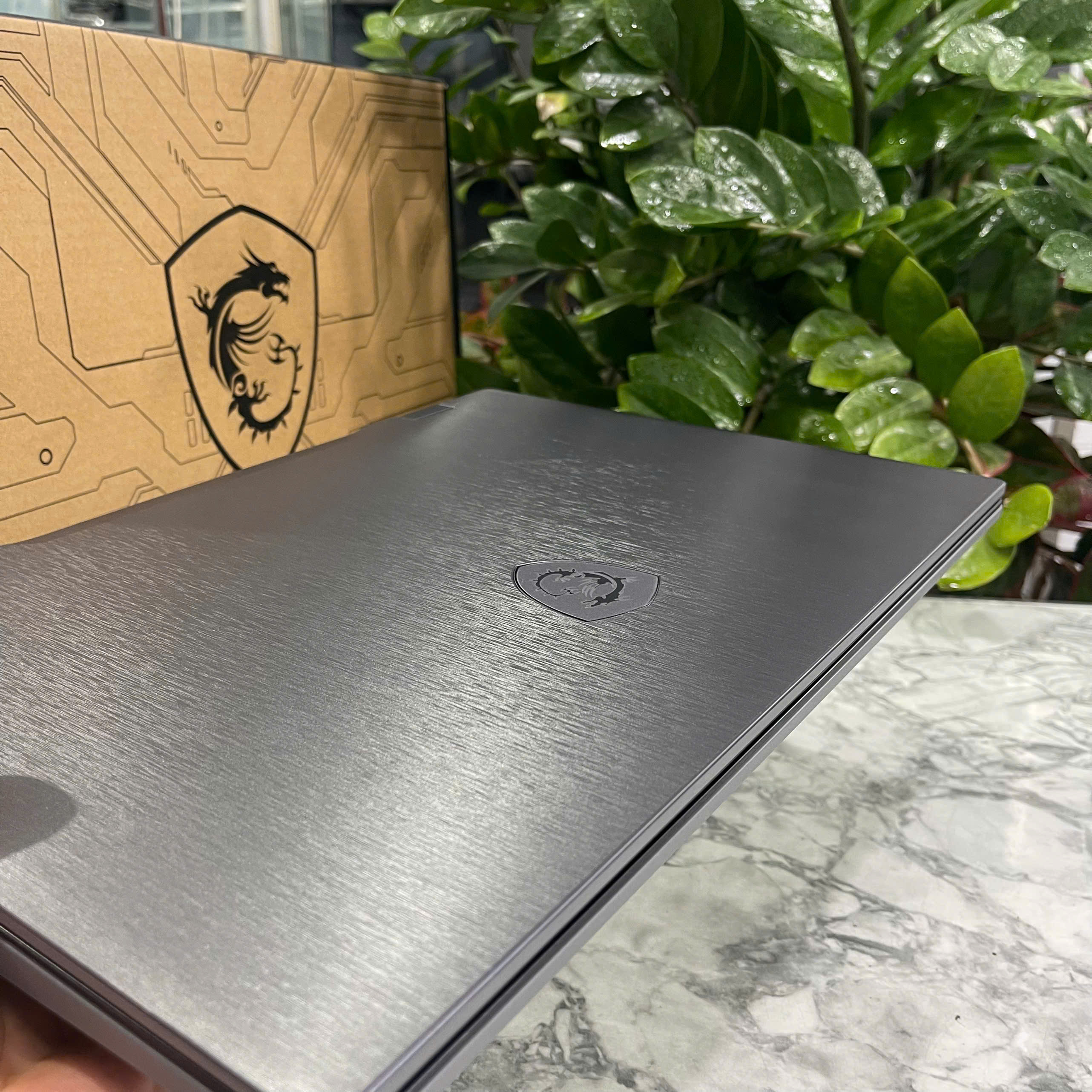  MSI Sword 16 HX B14VGKG (Máy LikeNew-BẢO HÀNH HÃNG) Core I7-14650HX  Ram 16GB Ssd 1TB Card RTX 4070 Màn Hình : 16 inch QHD+ 240Hz .PHIÊN BẢN GIỚI HẠN KỈ NIỆM 20 NĂM MSI 
