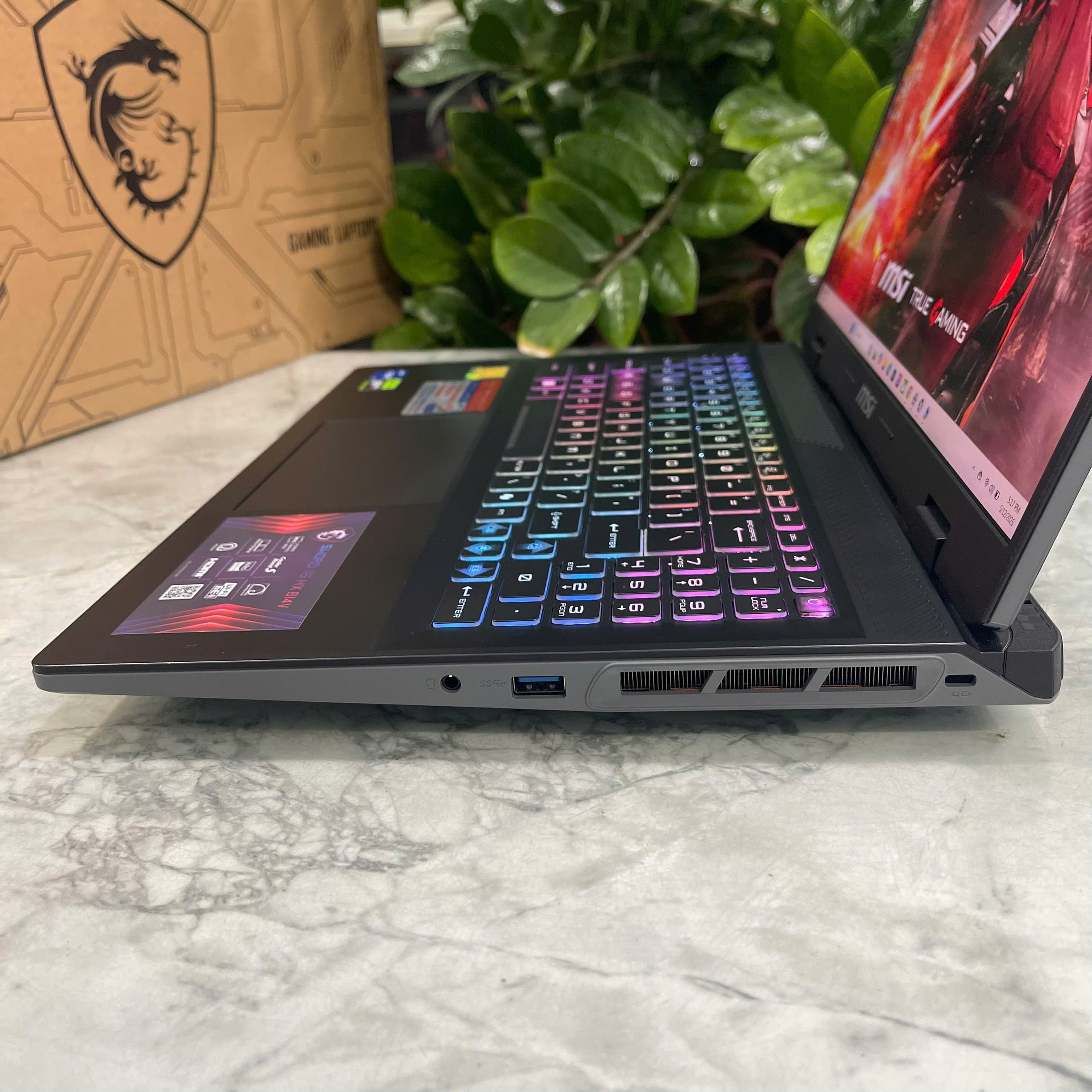  MSI Sword 16 HX B14VGKG (Máy LikeNew-BẢO HÀNH HÃNG) Core I7-14650HX  Ram 16GB Ssd 1TB Card RTX 4070 Màn Hình : 16 inch QHD+ 240Hz .PHIÊN BẢN GIỚI HẠN KỈ NIỆM 20 NĂM MSI 
