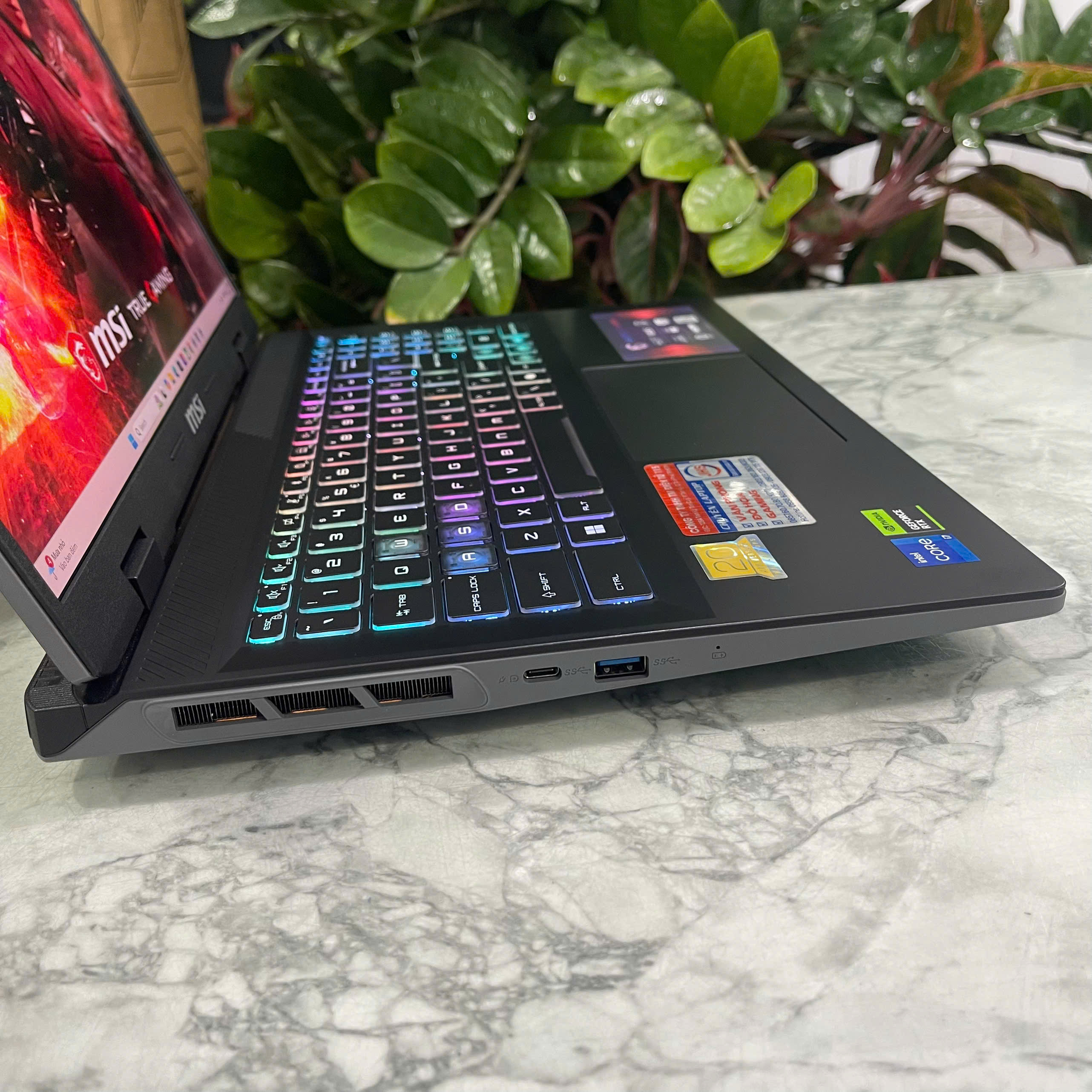  MSI Sword 16 HX B14VGKG (Máy LikeNew-BẢO HÀNH HÃNG) Core I7-14650HX  Ram 16GB Ssd 1TB Card RTX 4070 Màn Hình : 16 inch QHD+ 240Hz .PHIÊN BẢN GIỚI HẠN KỈ NIỆM 20 NĂM MSI 