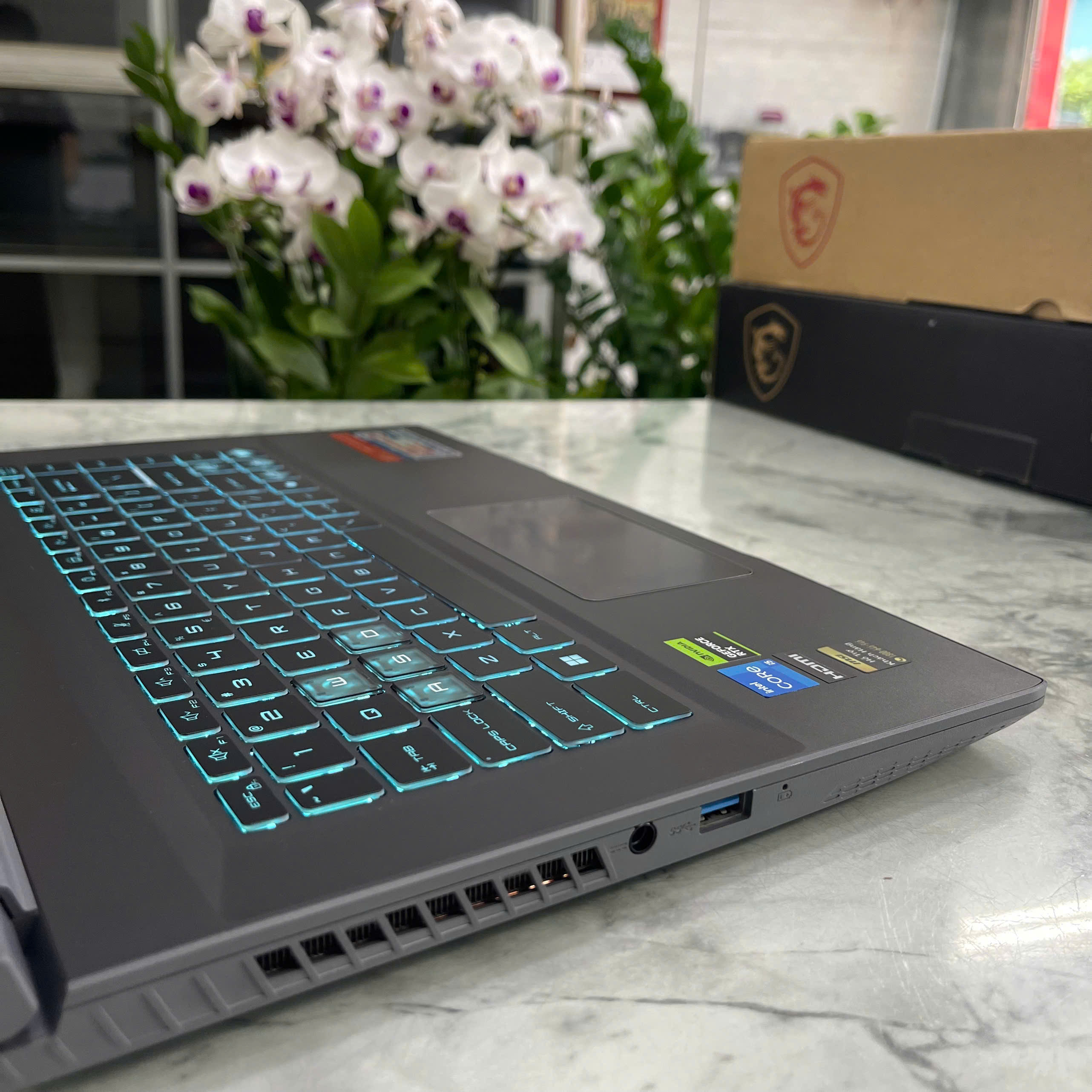  MSI Thin 15 B12UCX (LikeNew-Còn Bảo Hành Hãng ) CORE I5-12450H RAM 16GB SSD 512GB RTX 2050 4GB MÀN HÌNH 15.6'' IPS Fhd 144.Hz