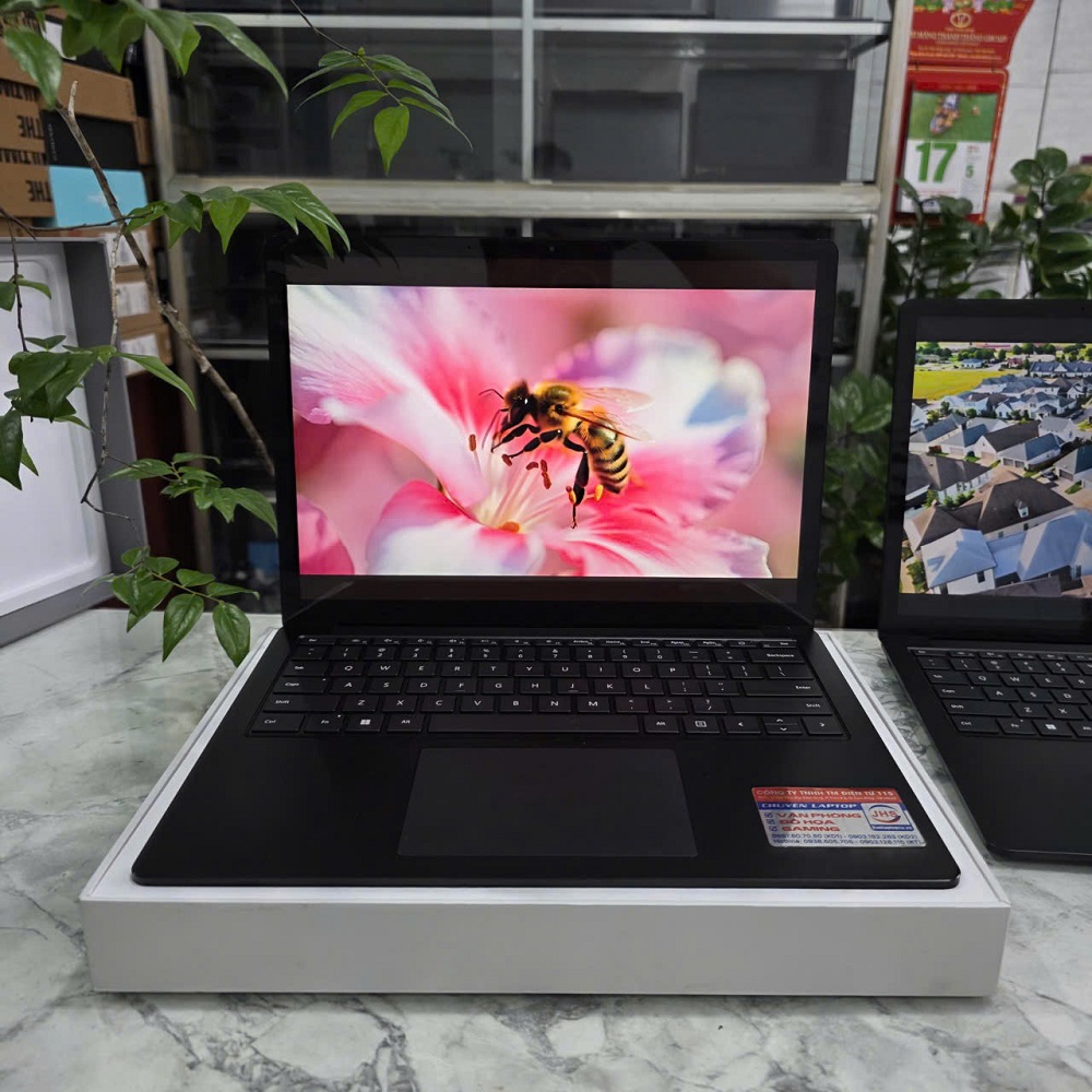 Surface Laptop 4 Black 13.5 Inch RYZEN 7 RAM 16 GB SSD 512GB 