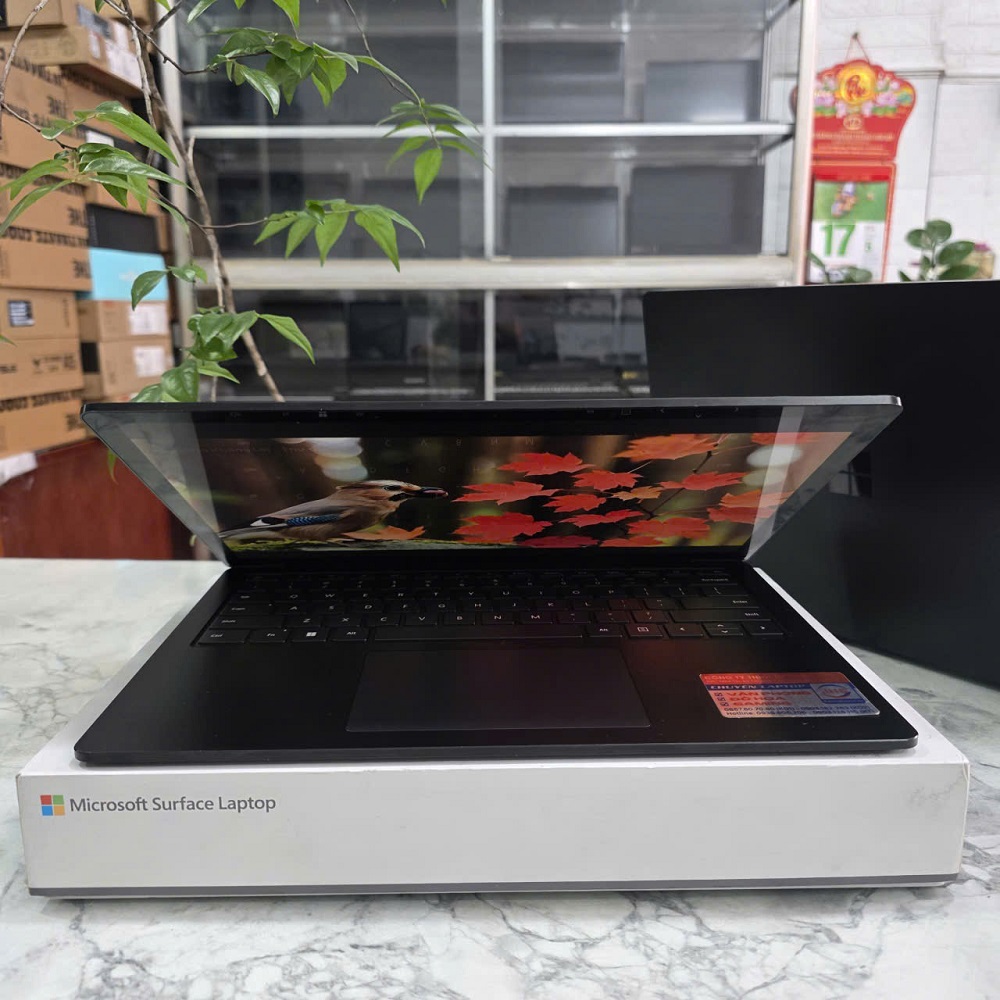 Surface Laptop 4 Black 13.5 Inch RYZEN 7 RAM 16 GB SSD 512GB 