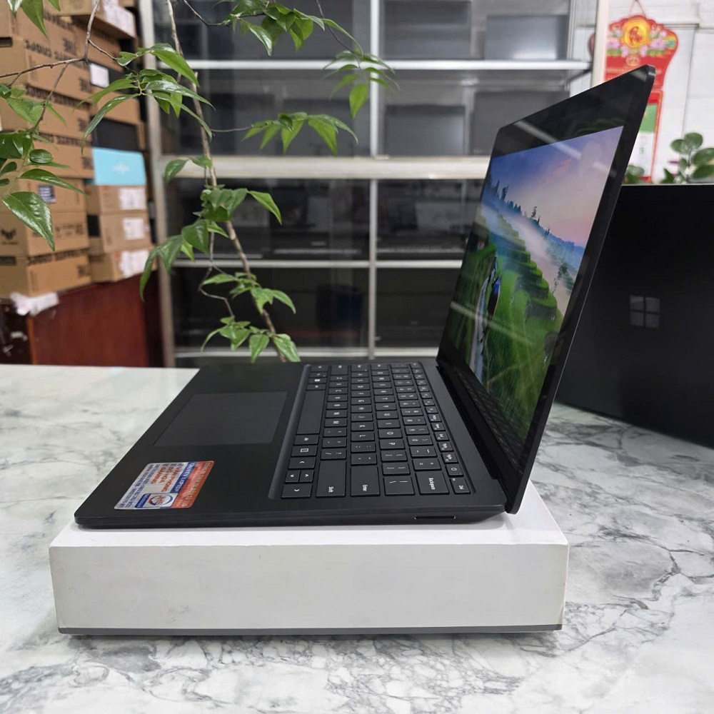Surface Laptop 4 Black 13.5 Inch RYZEN 7 RAM 16 GB SSD 512GB 