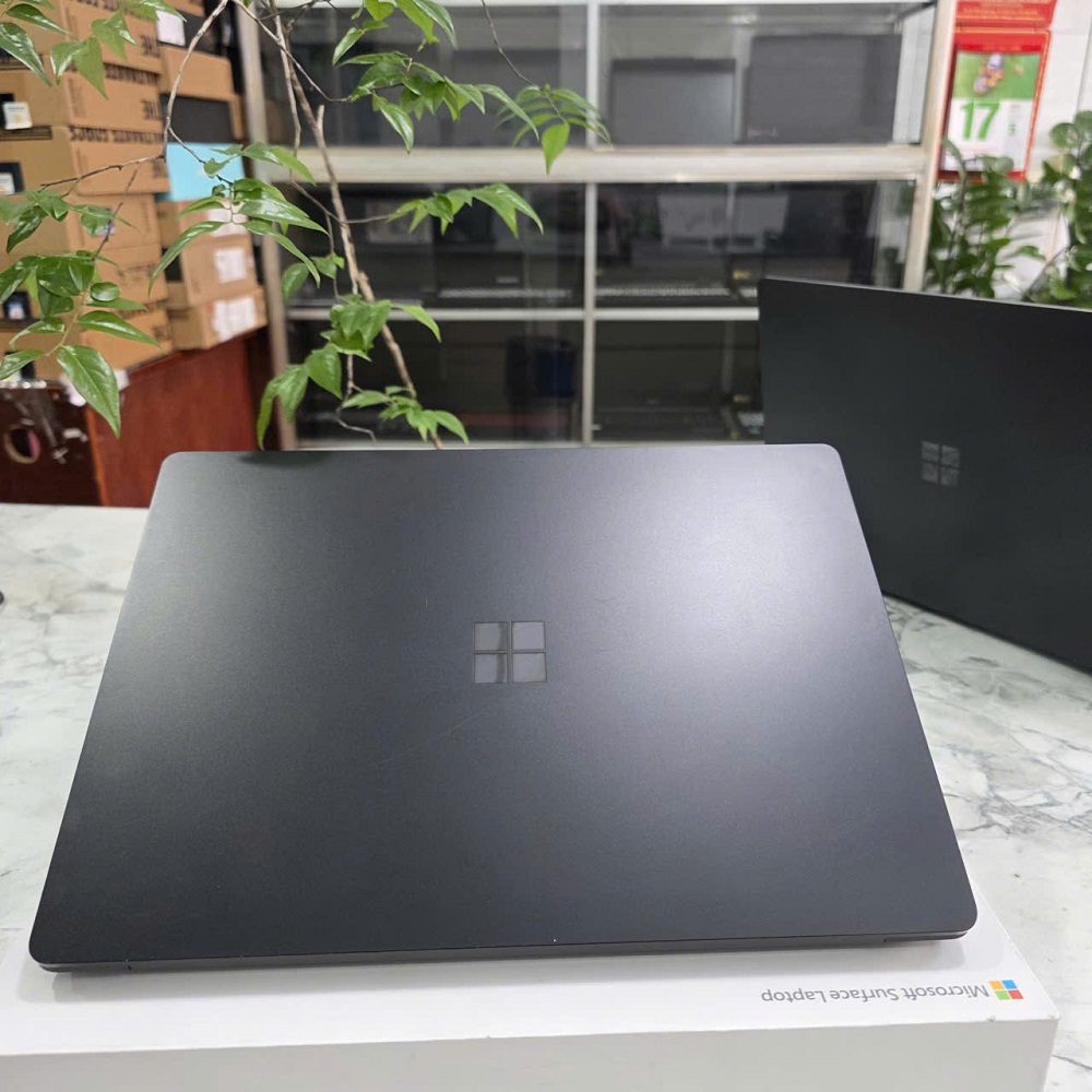 Surface Laptop 4 Black 13.5 Inch RYZEN 7 RAM 16 GB SSD 512GB 
