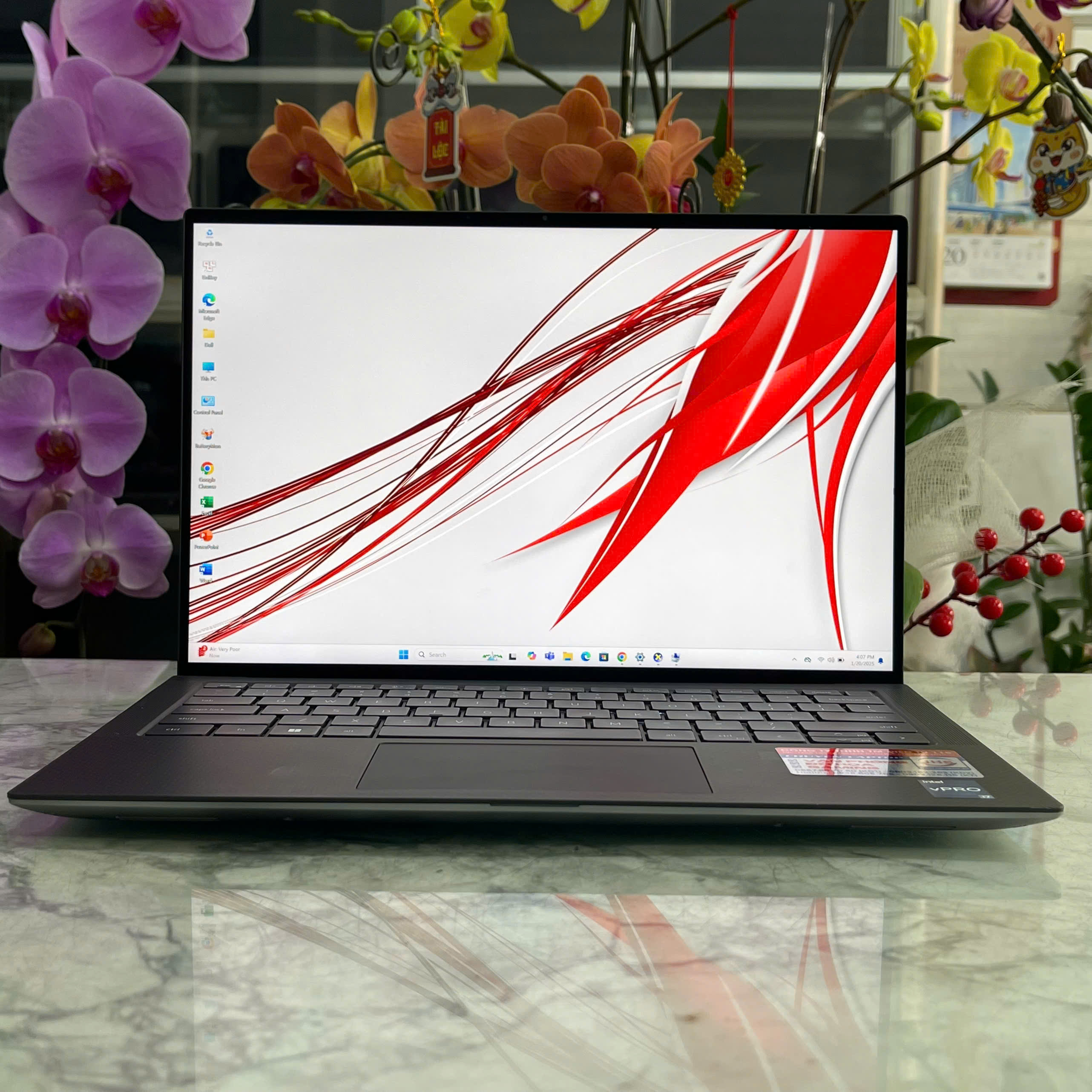 Dell Precision 5480 ( Máy LikeNew-CHUYÊN ĐỒ HỌA GIÁ RẺ )Core I7-13800H Ram 32GB SSD 1.000Gb RTX A1000 6GB Màn hình : 14″ QHD+ Touch 60Hz