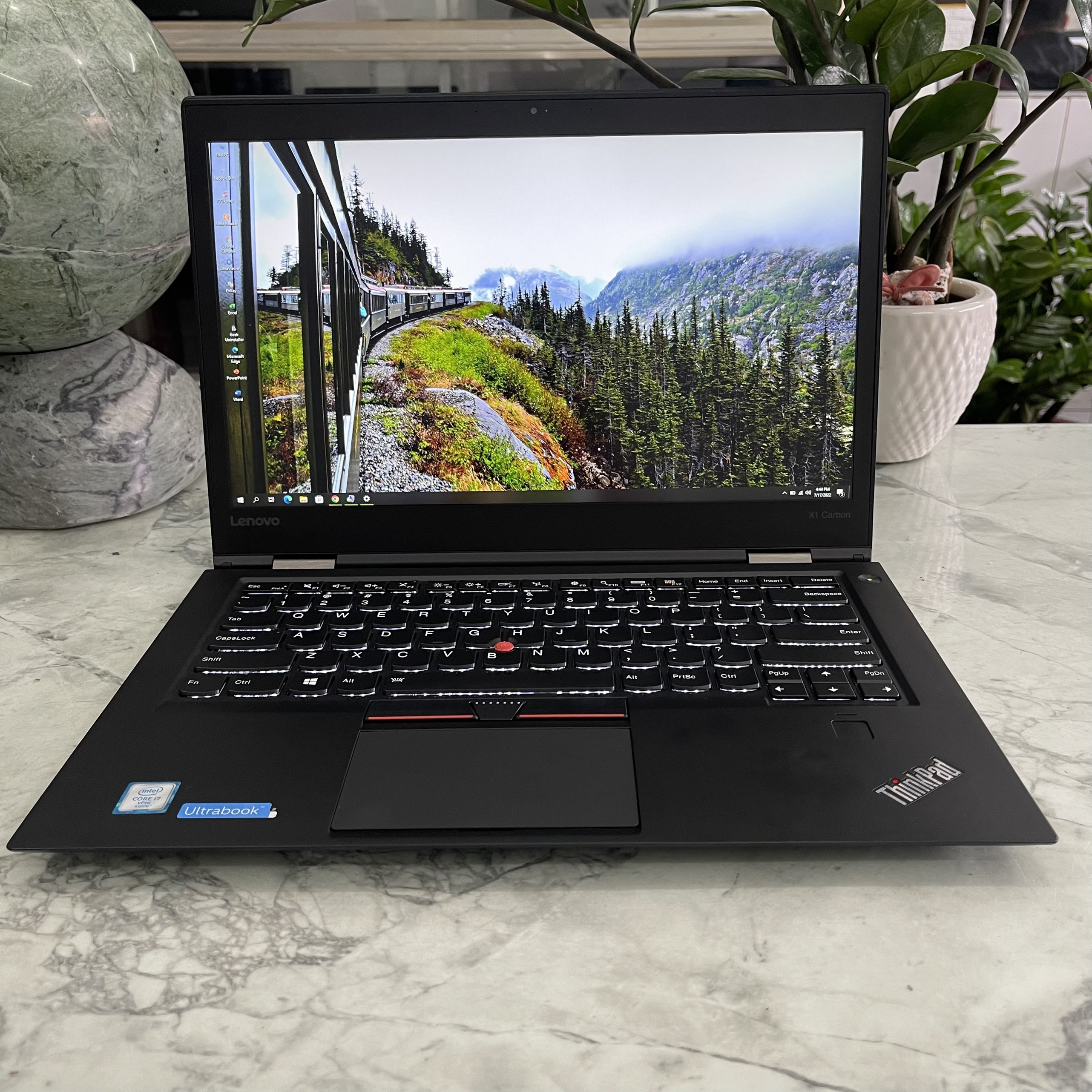 Lenovo Thinkpad X1 Carbon Gen 4 Core I7-6600U Ram 16gb Ssd 256gb Màn Hình 14''Inch Full HD IPS
