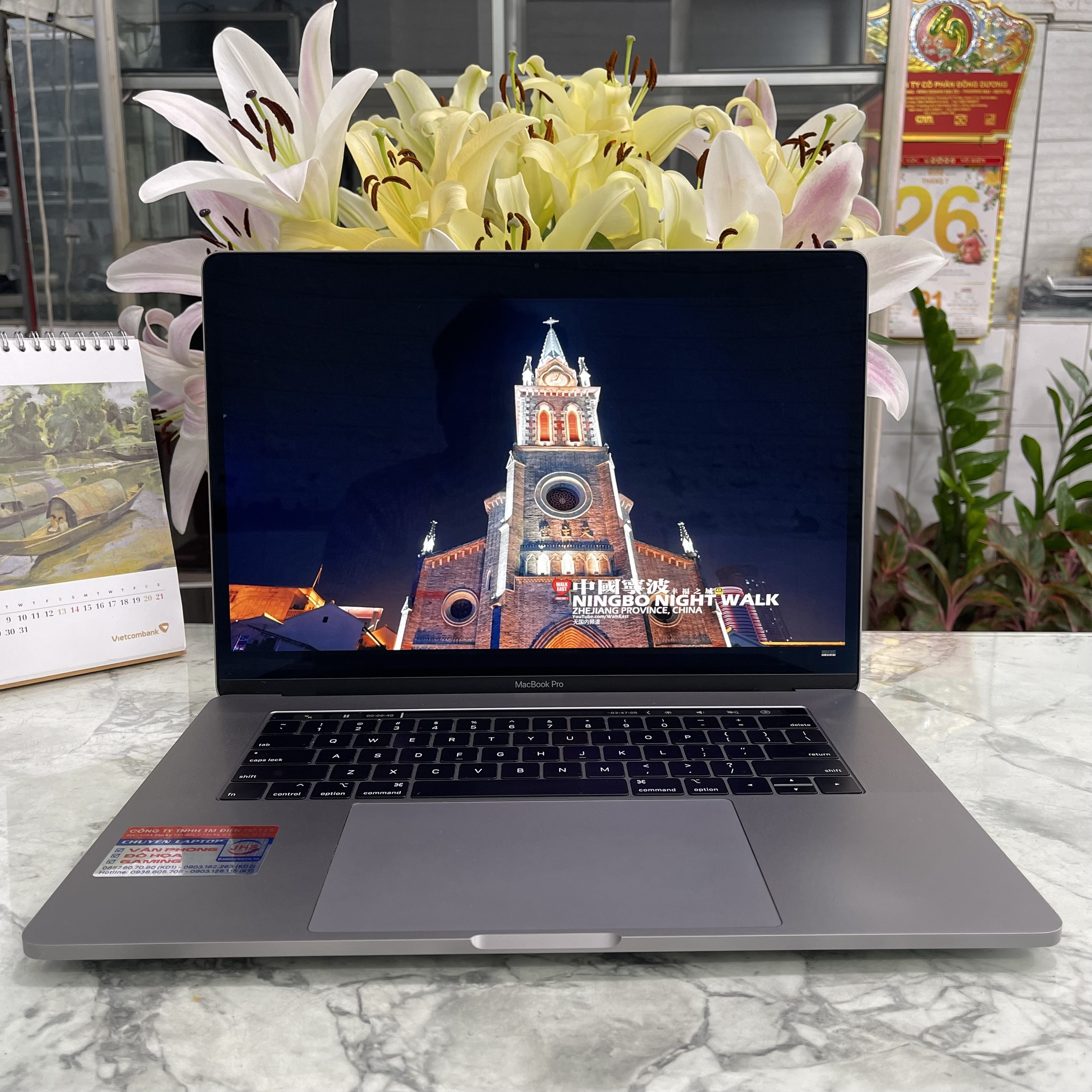 MacBook Pro 15 2018 Gray Core I7 2.6Ghz 16GB 512GB Radeon Pro 560X 4GB - Like New 99%
